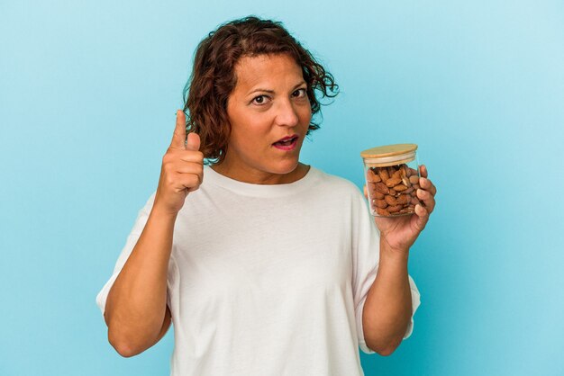 Czy carmex jest dobry na spierzchnięte usta?