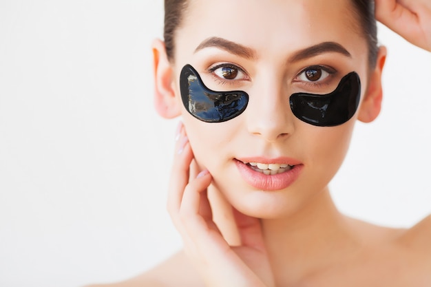 hydrozelowe platki pod oczy czarne zloto