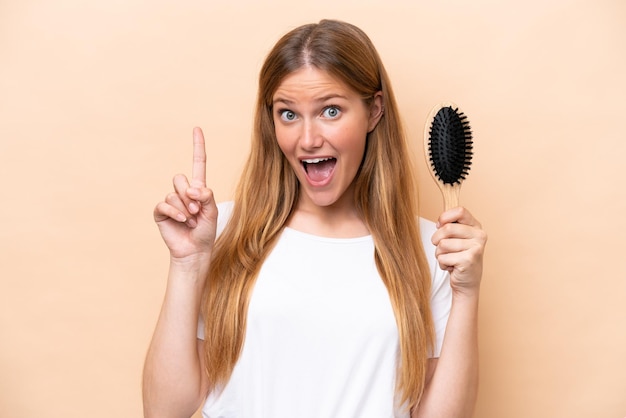 Jak dobrze ułożyć włosy bez użycia prostownicy?