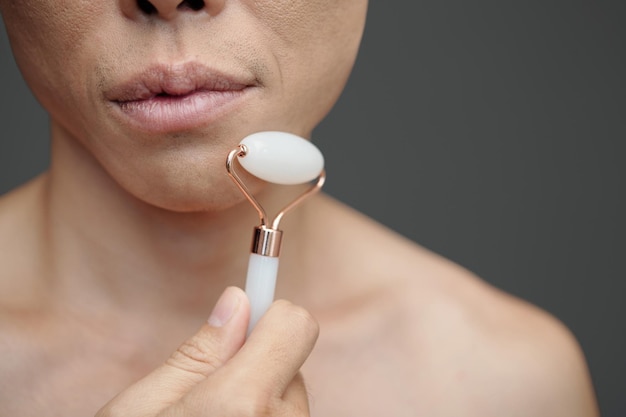 Jak używać derma rollera do twarzy bezpiecznie i skutecznie?