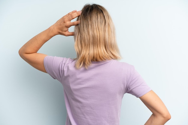 Jak zaczesywać włosy do tyłu żeby wyglądały naturalnie?