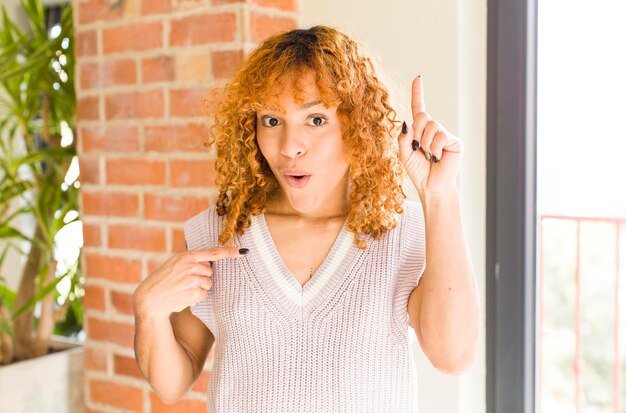 Jak zrobić loki z krótkich włosów bez użycia lokówki?