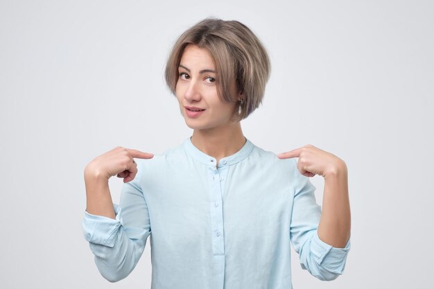 Krótka grzywka komu pasuje i na co zwrócić uwagę?