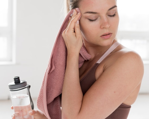 Sucha skóra czym nawilżać na co zwrócić uwagę?