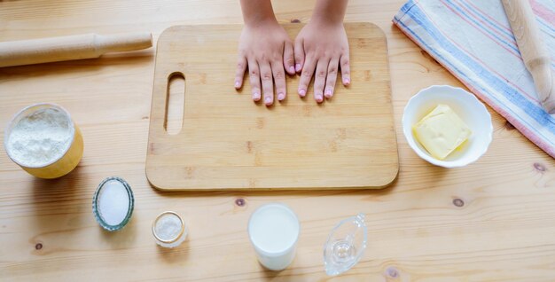 Jak dbać o ręce domowe sposoby, by cieszyć się gładką skórą?