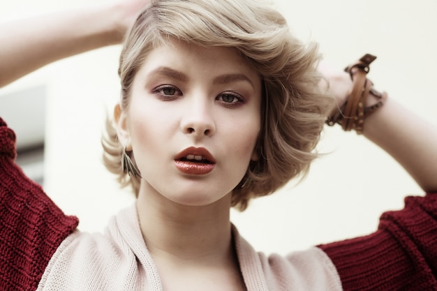 Jak modelować fryzurę bob w domowych warunkach?