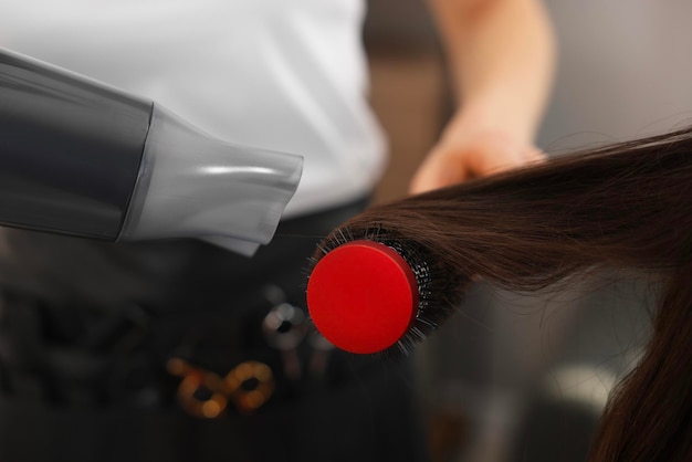 Jak układać włosy na gumę aby zachowały swój kształt?