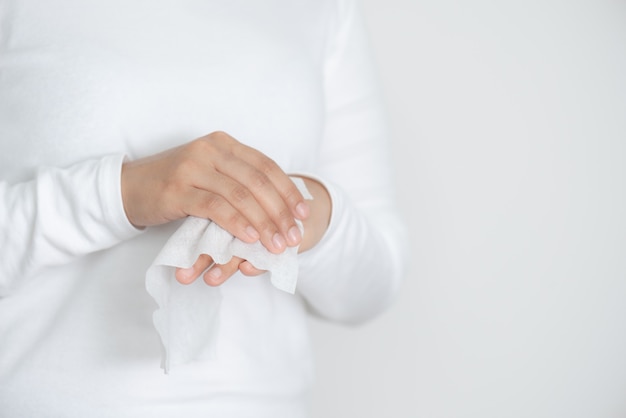 Jak wygładzić dłonie domowymi sposobami?