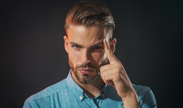 Jaka fryzura pasuje do owalnej twarzy mężczyzna?