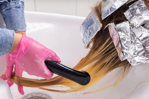 Jaka odżywka po farbowaniu włosów sprawdzi się na co dzień?