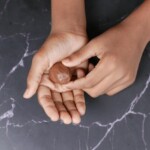 Suche dłonie od czego mogą się pojawić?