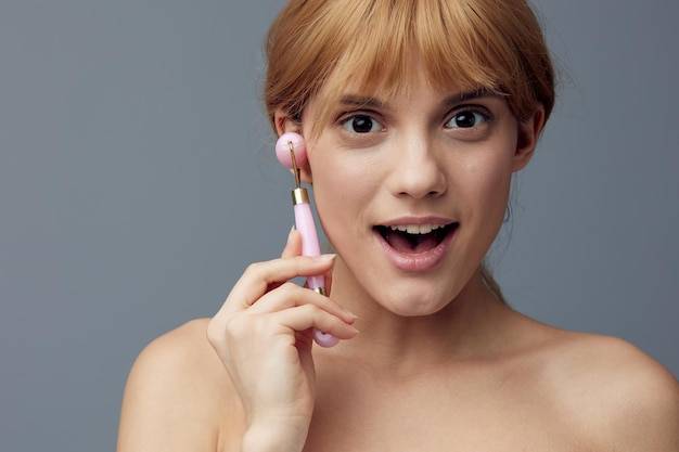 Jak czyścić szczoteczkę soniczną do twarzy bez uszkodzeń?