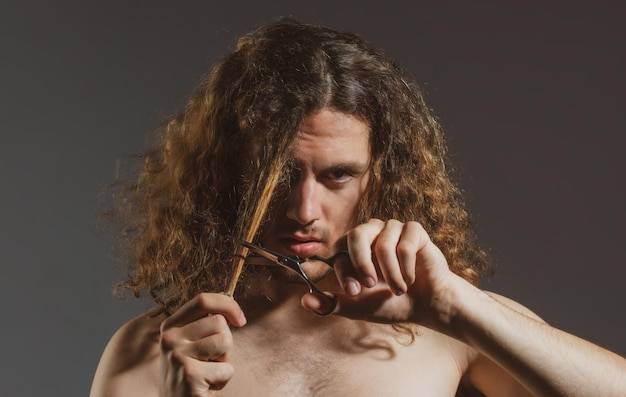 Jak dbać o długie włosy męskie na co dzień?