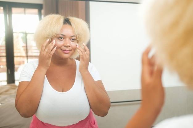 Jak dbać o skórę twarzy po 30 aby zachować jej świeżość?