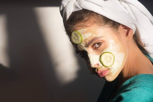 Jak zrobić domowy peeling enzymatyczny z naturalnych składników?