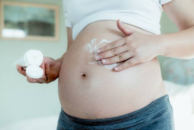 Jakie kremy w ciąży sprawdzają się na co dzień?