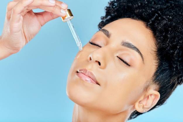 Jak nakładać retinol na twarz aby uniknąć podrażnień?