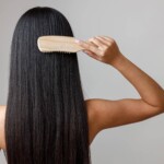 Jak czesać włosy do tyłu żeby wyglądały naturalnie?